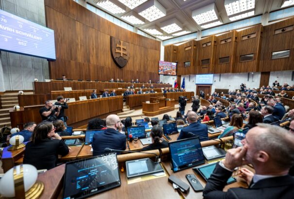 Az ellenzék kedden megint megpróbálja leváltani Šimkovičovát és Tarabát