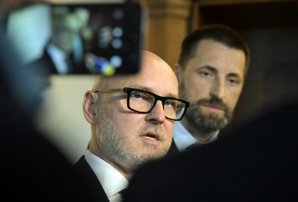 Gröhling kiakadt az SaS 3,2 százalékos eredményén. Szerinte Fico a polgárok adójából fizette a közvélemény-kutatást