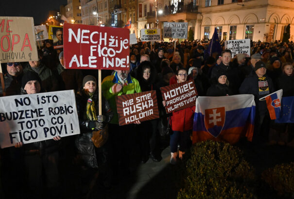 A rendőrség szerint békésen zajlottak a péntek esti tüntetések
