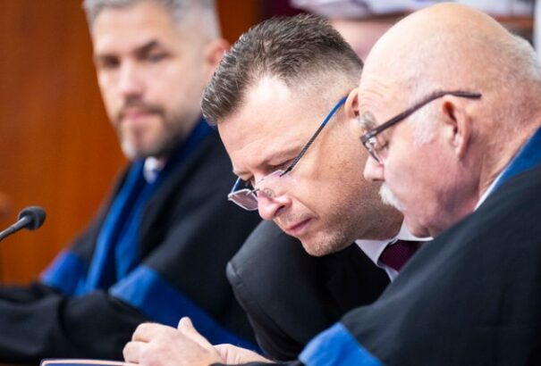 Elkezdődött Gál Gábor volt most-hidas miniszter büntetőpere