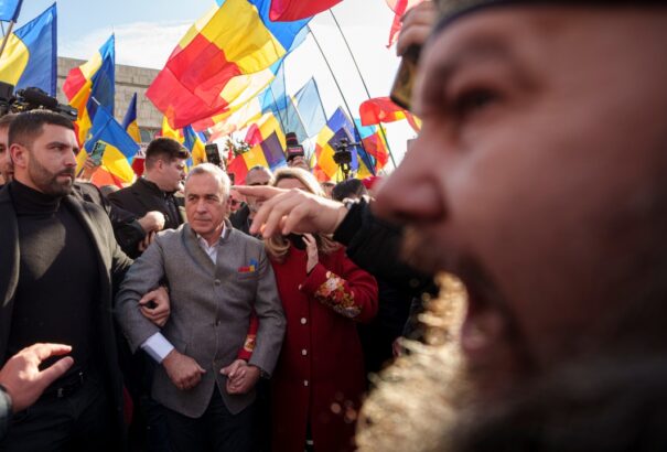 „A kisebbségek örüljenek, hogy kapnak földet és vizet” – durván beleszállt a magyarokba a román elnökjelölt