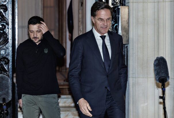 Békeringő: A NATO rácsapta az ajtót Ukrajnára, Zelenszkij a 1,5 milliós hadsereg illúziójába menekül