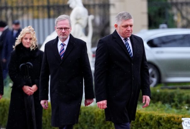 A Fiala-Fico csörte tétje a cseh választás kimenetele – és Közép-Európa felemelkedése