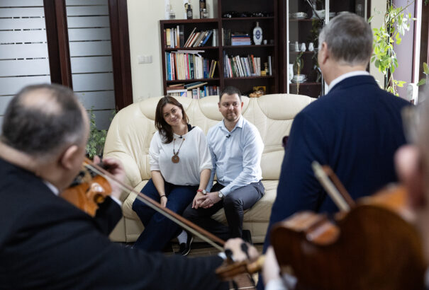 Szerenáddal ünnepli a házasság hetét a Dankó Rádió