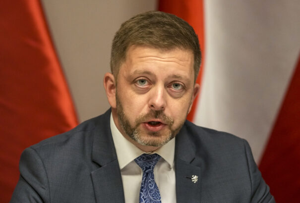 Cseh belügyminiszter: tűzszünet vagy békekötés esetén megszűnik az ukránok védettségi státusa Csehországban