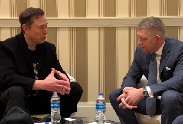 Fico Muskkal tárgyalt, Szlovákiába csábítaná az új Tesla-gyárat