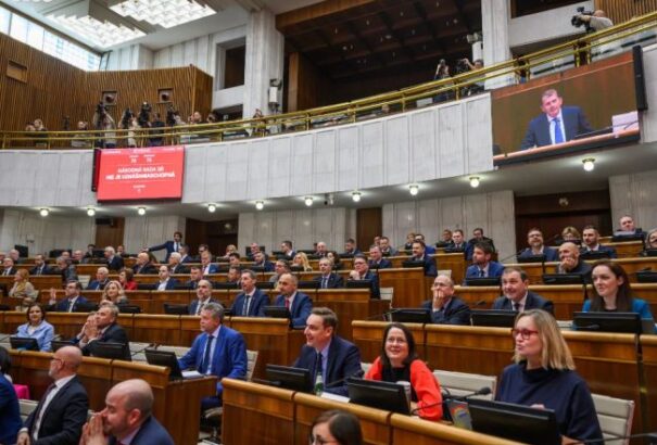 A képviselőknek másodjára sikerült megnyitni a keddi rendkívüli ülést