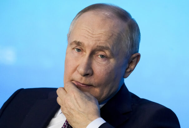 Putyin: Az orosz katonák Oroszország jövőjét védik Ukrajnában