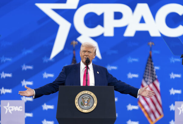 Trump a CPAC-en: Vissza akarjuk kapni az Ukrajnának adott pénzünket