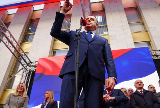 Börtönbüntetésre ítélte a bíróság Milorad Dodikot