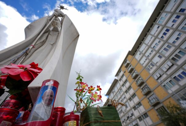 Ferenc pápának szigorú pihenést írtak elő, nem tartja meg vasárnapi beszédét