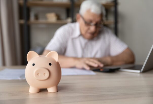 A szlovákiai polgárok 80%-a spórol a jövőjére, sokan még mindig a párnában tartják a megtakarításukat