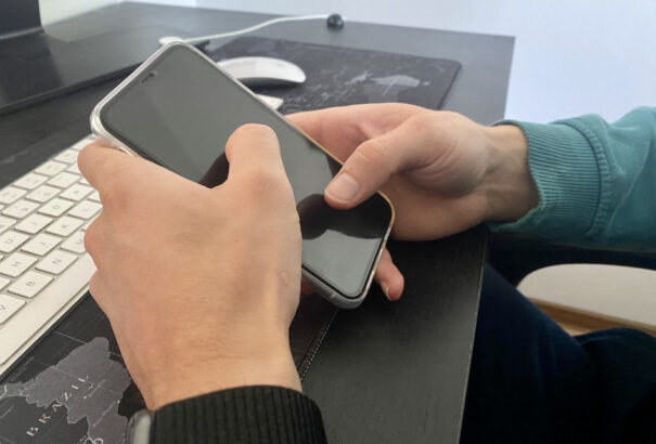 Ismét csaló SMS-ekre és e-mailekre figyelmeztet a Pénzügyi Igazgatóság