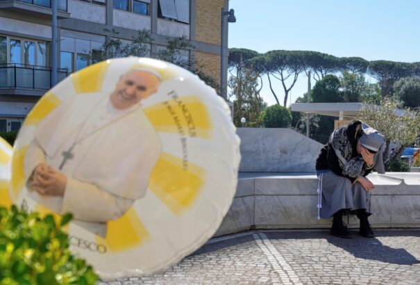 Vatikán: Ferenc pápának légzési elégtelensége volt