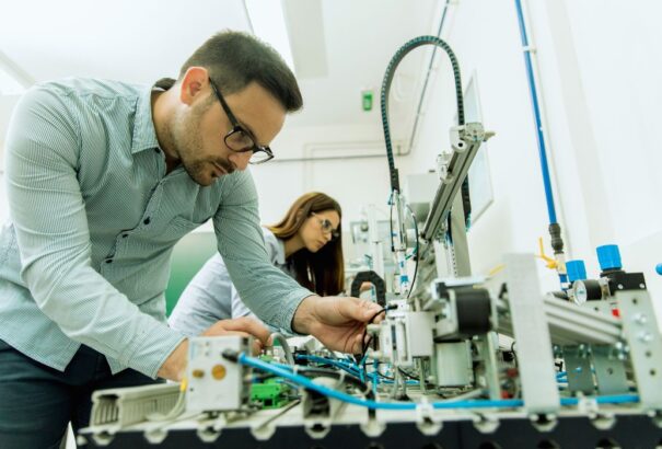 Drucker: Ösztöndíjprogram indul a hiányszakmákat választó egyetemi diákoknak