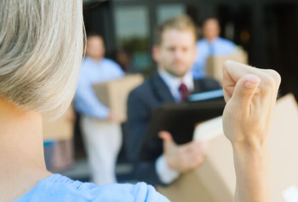 A Mercedes-Benz több ezer irodai dolgozót bocsát el, de bőkezű végkielégítést ígér nekik