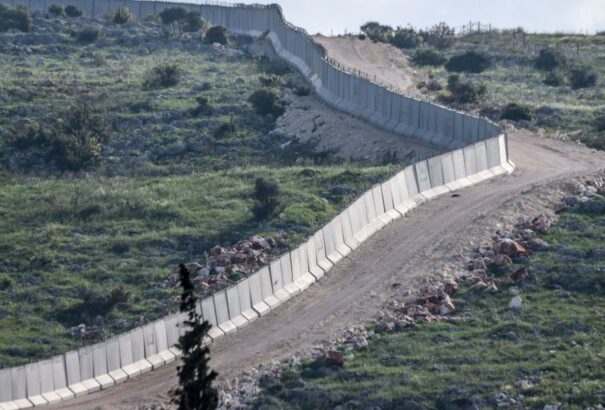 Bevándorlók ellen épít falat Törökország a görög határon
