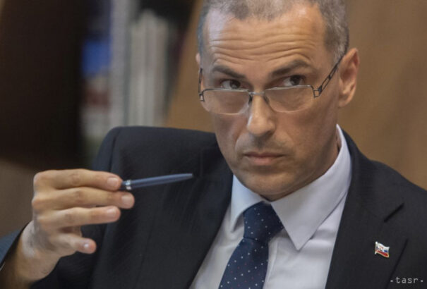 A Demokraták politikusai bírálják Žilinka főügyész életjáradékát, elnöki vétót követelnek