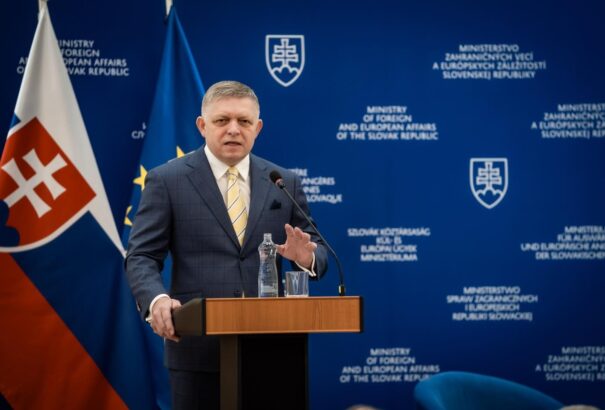 Fico az EU-csúcs zárónyilatkozatának blokkolásával fenyeget: „Szlovákia nem a háborút, hanem a békét akarja támogatni”