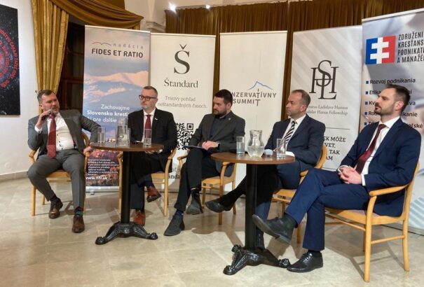 Lesz-e támogatása Fico alkotmánymódosító javaslatának? A KDH még mindig bizonytalan. A KÚ szerint vannak benne hiányosságok