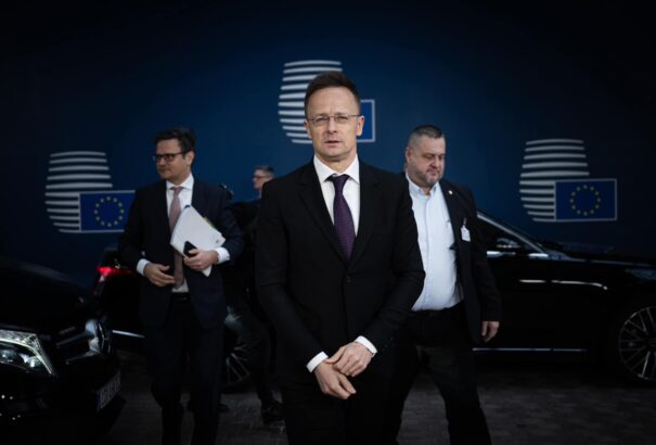 Szijjártó Péter ma Brüsszelben lép fel az Ukrajnának szánt fegyverszállítás ellen