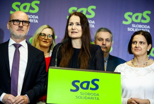 Holečková: Trump zsarolópolitikát folytat, Putyin csatlósává vált