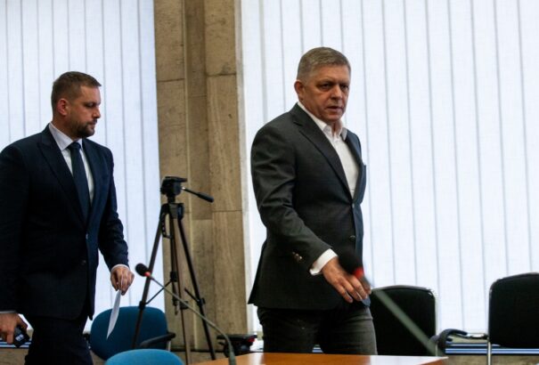 Itt a koalíciós válság vége? Fico egyezségre jutott a két volt HLAS-os képviselővel