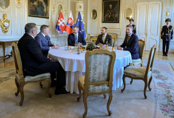 Pellegrini újabb kerekasztal-tárgyalást hív össze, ezúttal az ország védelmi képességeinek növeléséről