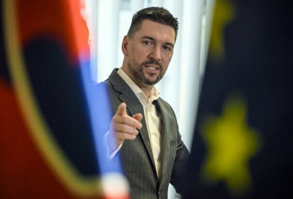 Takáč: Más telephelyeken egyelőre nem mutatták ki a fertőző száj- és körömfájást Szlovákiában