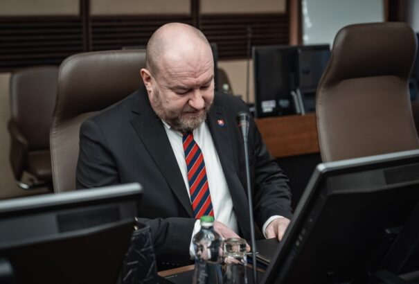 Huliak bízik benne, hogy a Hlas kizárt képviselői is a koalíció mellett maradnak