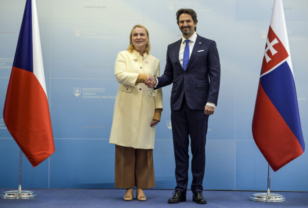 Szlovák és cseh védelmi miniszterek: A NATO az USA nélkül elveszítené értelmét