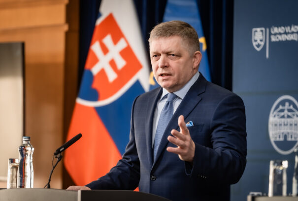 Fico szerint abszurd művelet kellett a kormánykoalíció megmentéséhez