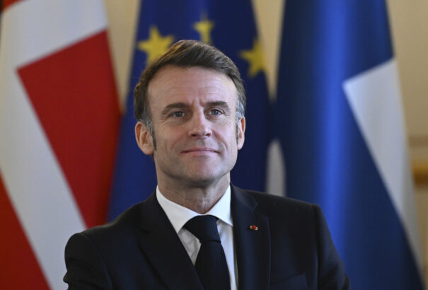 Macron: Az ukrajnai béke szavatolása „talán európai erők bevetését is magában foglalja majd”