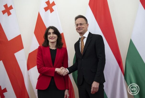 Szijjártó: Elfogadhatatlan, hogy az EB az európai adófizetők pénzéből pótolja az USAID-forrásokat