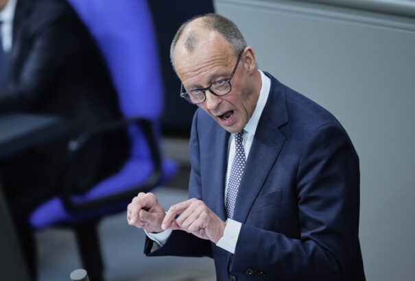 Merz szerint a védelmi kiadások bástyát jelentenek Putyin Európa elleni háborújával szemben