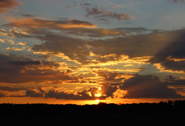Túlnyomóan felhős időnk lesz a munkahét közepén