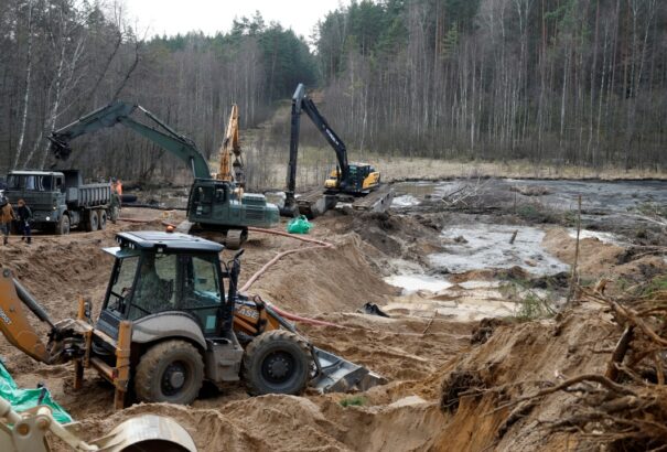 Kiemelték az amerikai páncélost a litvániai mocsárból, három amerikai meghalt
