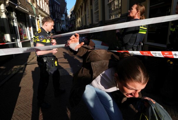 Legalább öt embert sebesített meg egy késes támadó Amszterdam belvárosában
