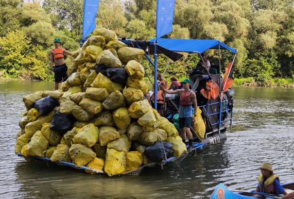 Tóth Ferenc: A műanyagáradat a folyón érkezik – Támadnak a PET Kalózok