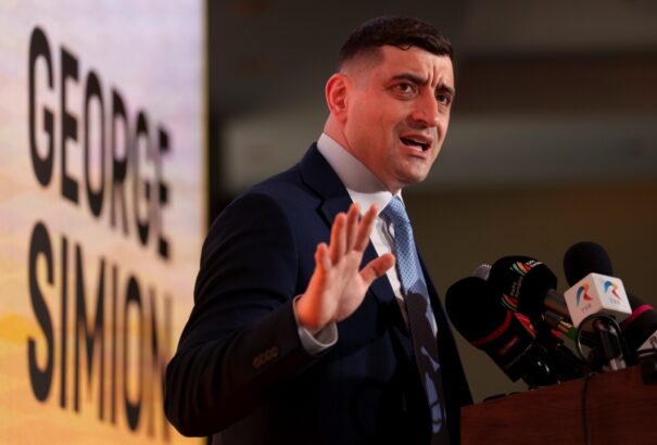 Romániai elnökválasztás: Az exit pollok Simion győzelmét jósolják