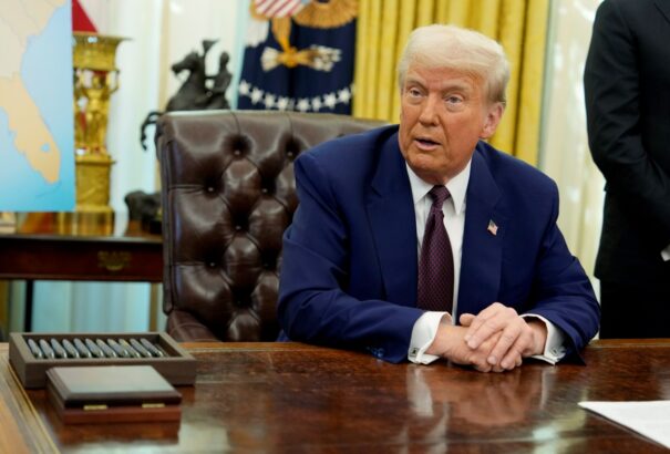 Ki mint veti ágyát: Trump felfüggesztette az összes, Ukrajnának szánt katonai támogatást