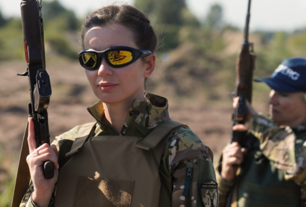 Dániában a nőknek is bevonulási kötelezettségük lesz