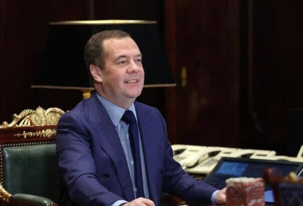 Medvegyev háborúra figyelmeztet, ha a NATO békefenntartókat küld Ukrajnába