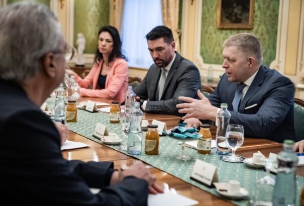 Megnéztük, ki vizsgálja Brüsszelből az egészséges állatok leölését a száj- és körömfájással kapcsolatban