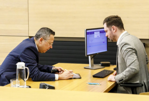 Az állam megkezdte a lakossági államkötvények értékesítését – az első vásárló Kamenický volt