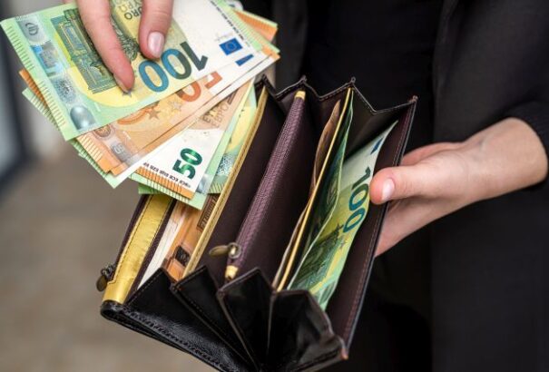 Jövőre 915 euró lesz a minimálbér Szlovákiában