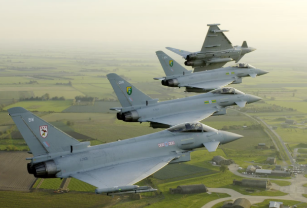 Nagy-Britannia harci gépek bevetését fontolgatja Ukrajnában