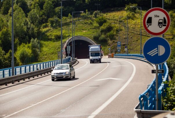 Az egyik leggazdagabb magyar építhet autópályát Szlovákiában