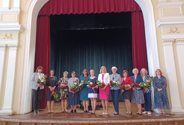 Komáromban kitüntették a város tanintézményeinek legkiválóbb pedagógusait
