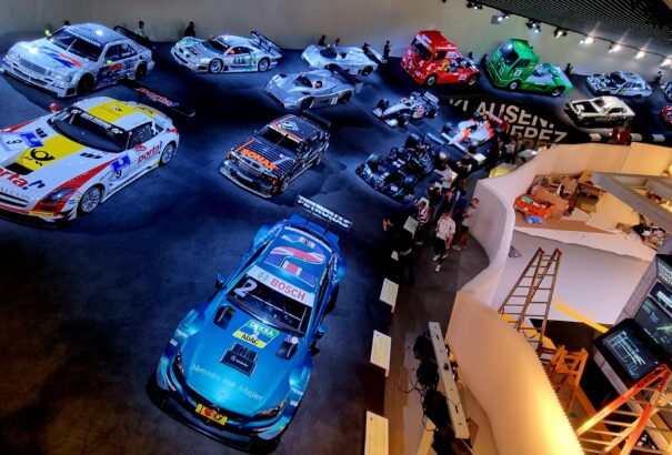 Kartelleztek az autógyárak. Brüsszel félmilliárdos büntetést szabott ki rájuk